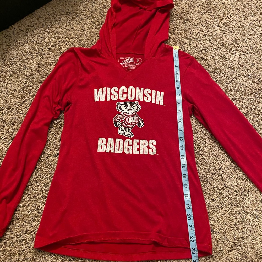 Wisconsin badgers  long sleeve pull over